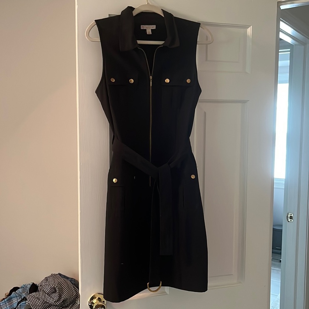 CB Established 1962 Size 8 zipper with belt, sleeveless, classics black dress